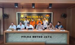 Polisi Tangkap 2 WN Malaysia Usai Lakukan Ilegal Akses dengan Fake BTS
