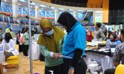 Cegah Gangguan Mata dan PTM, Ribuan Warga Balikpapan Antusias Ikut Pemeriksaan Gratis