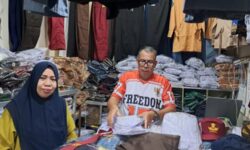 Penjual Seragam Sekolah di Samarinda Banjir Pembeli, Ratusan Lembar Ludes Tiap Hari