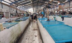 Hasil Tangkapan Turun Imbas Cuaca Buruk, Penjual Ikan di Pasar Nunukan Banyak Tutup