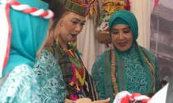 Kutai Barat Tunjukkan Identitas lewat Wastra dan Aksesoris Etnik di Festival UMKM HKG PKK ke-53