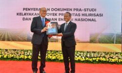 Satgas Percepatan Hilirisasi Serahkan 18 Dokumen Proyek Senilai Rp618,13 Triliun
