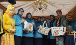 Berau Tampilkan Produk Daur Ulang Kayu Ulin di Festival UMKM HKG PKK ke-53