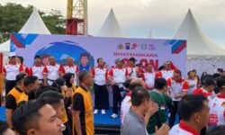 Jalan Sehat Bhayangkara 79, Polda Kaltim Tegaskan Komitmen Sosial