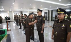 Kajati Kaltim Supardi Lantik Wakajati, 4 Asisten dan 4 Kajari Baru