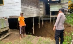 Tanah Bergerak, Rumah Warga di Desa Bulan Lumbis Hampir Amblas