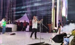 Wali Band Meriahkan Penutupan MTQ Ke-45, Lautan Manusia Padati Lokasi