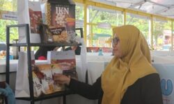 Seribu Souvenir Wedang Dayak Sambut HUT Dekranas di Kota Minyak