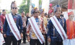 Gubernur Kenalkan Batik Kaltara di Karnaval The Legend of Pongtiku II 2025