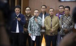 DPR Setujui Presiden Bebaskan Tom Lembong dan Hasto Kristiyanto dari Penjara
