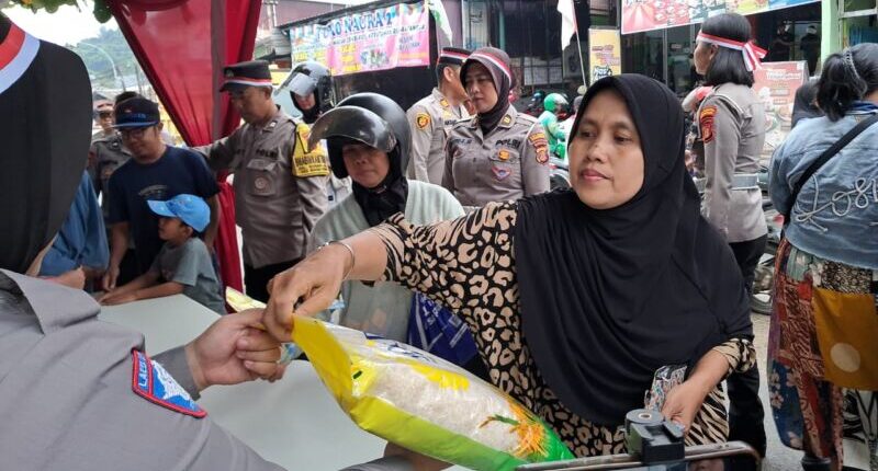 Ada Isu Beras Oplosan, Warga Samarinda Ramai-Ramai Antre Beli Beras SPHP