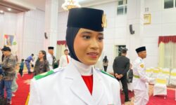 40 Paskibraka Kaltim Dikukuhkan, Firda Arrum dari Berau Jadi Pembawa Baki
