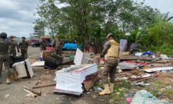 Lapak Liar di Lahan Bekas Bandara Temindung Samarinda Dibongkar, PKL Kebingungan