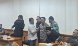 RDP Soal Dermaga Haji Putri Muter-muter, Anggota DPRD Nunukan Marah dan Membalik Meja