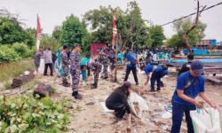 TNI AL Nunukan Tanam Mangrove dan Bersihkan Pantai