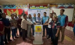 PLN Kaltimra Hadirkan Terang di Lumbis Hulu