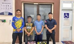 Satgas Pamtas Yonarmed 11 Kostrad Serahkan Dua WN Malaysia ke Imigrasi