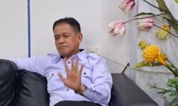 Armin Bantah Disdikbud Wajibkan SMA/SMK Beli Buku Hasanuddin Mas’ud