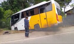 Bus Meluncur Tanpa Sopir, Hantam Pohon di KM 9 Balikpapan