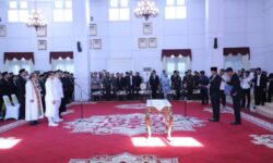 Lantik Bupati dan Wakil Bupati Mahulu, Rudy Mas’ud Wanti-wanti Jangan Korupsi
