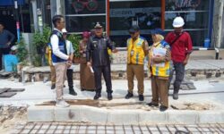 Wawali Balikpapan Sidak Proyek Trotoar, Temukan Pekerjaan Tidak Sesuai Standar