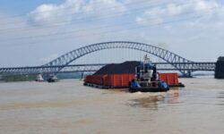 Kaltim Bidik Peluang Jasa Tambat Kapal di Perairan Mahakam