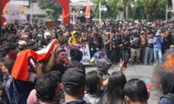 Aksi Aliansi Barak di Balikpapan Soroti Banjir, PBB, dan Kelangkaan BBM