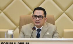 KPU Putuskan Dokumen Persyaratan Capres-Cawapres Tidak Bisa Diakses Publik, Ini Kata Ketua Komisi II DPR RI