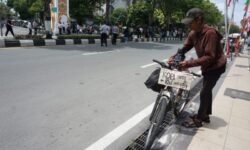 Pedagang Kecil dan Pemuda Manggar Tanya Kerja DPRD Apa