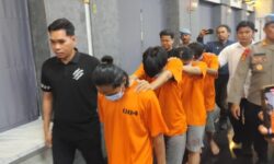 Wagub Seno Aji Jenguk 4 Mahasiswa Unmul Tersangka Perakit Bom Molotov 