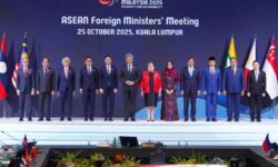 Menlu RI Menegaskan Pentingnya Menjaga Persatuan dan Sentralisasi ASEAN