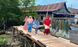 Arpiah Tinjau Realisasi Pembangunan Jembatan Jerambah Tanjung