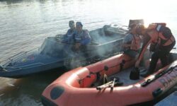 Tim SAR Cari ABK Kapal TB SPAJ 032 di Perairan Muara Sungai Suaran