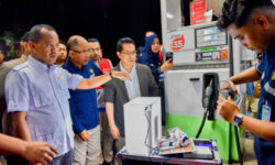 Menteri Bahlil Dalami Aduan Masyarakat Soal Kualitas BBM di Malang