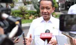 Bahlil Laporkan Target Listrik Desa hingga Swasembada Solar ke Presiden