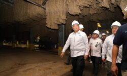 Pekerja Industri Karet di Jambi 100 Persen Orang Lokal