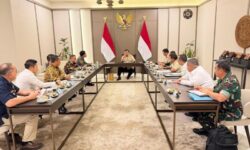 Sebelum Bertolak ke Australia, Presiden Prabowo Pimpin Rapat Khusus Keuangan Negara di Halim