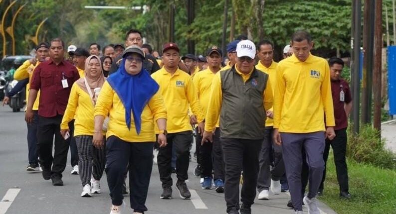 Langkah Sehat Bersama PU, Semarak Jalan Santai Peringati 80 Tahun Bakti Pekerjaan Umum di Balikpapan