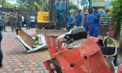 Satpol PP Hancurkan Pom BBM Tak Berizin dan Miras Ilegal