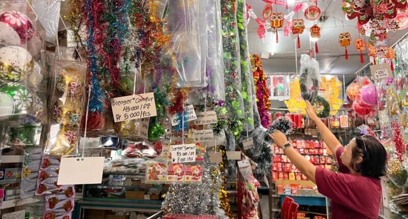 Menengok Simpang Damai, Toko Legendaris di Samarinda Tak Lekang Waktu di Momen Natal
