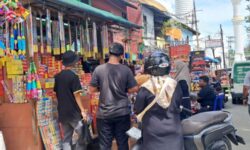 Pedagang Kembang Api dan Petasan di Samarinda Tetap Ramai Meski Dilarang