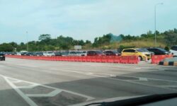 Antrean Kendaraan Menuju Tol Pulau Balang Meningkat Saat Libur Natal