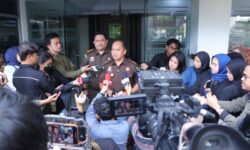 Tim Intel Kejagung Serahkan Jaksa TTF dari Hulu Sungai Utara ke KPK