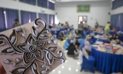 Inovasi Industri Batik dengan Pelatihan Canting Cap Kertas