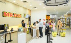 Rayakan 1.200 Toko, MR.D.I.Y. Hadirkan Harga Lebih Hemat dan Kesempatan Menang Hadiah Nasional