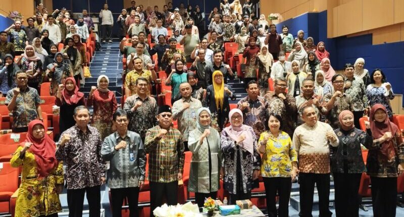 Rasio Dosen Jauh dari Ideal dan 42 Persen Masih Bergaji di Bawah Rp3 Juta