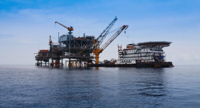 Lifting Minyak Bumi Tahun 2025 Mencapai 605.300 Barel per Hari