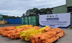 Penuhi Janji, Menteri ESDM Salurkan 267 Tenda untuk Masyarakat Batang Toru