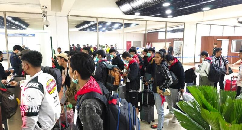 54 WNI Online Scam di Myanmar Tiba di Jakarta