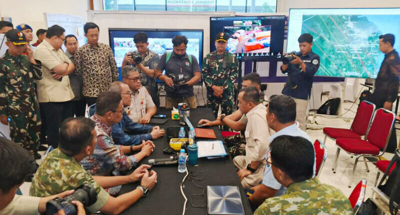 Wamen ESDM Pantau Pengiriman Bantuan Logistik bagi Korban Bencana di Sumatra